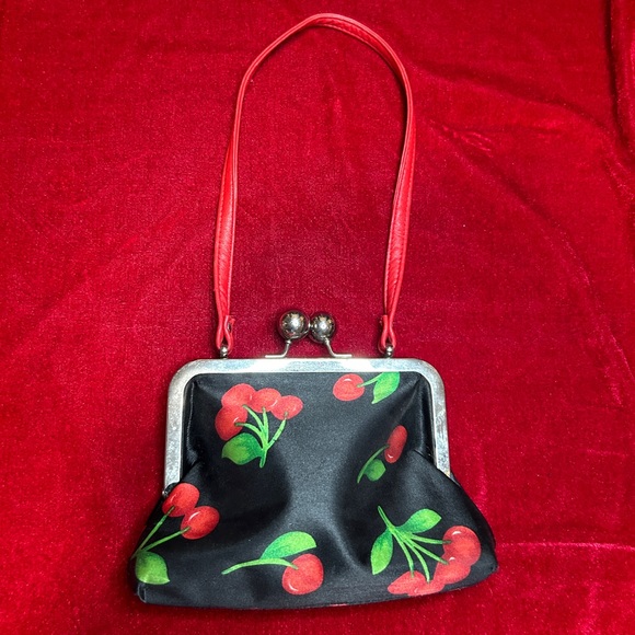 🍒VTG MINI CHERRY PURSE CLUTCH🍒 - Picture 2 of 3